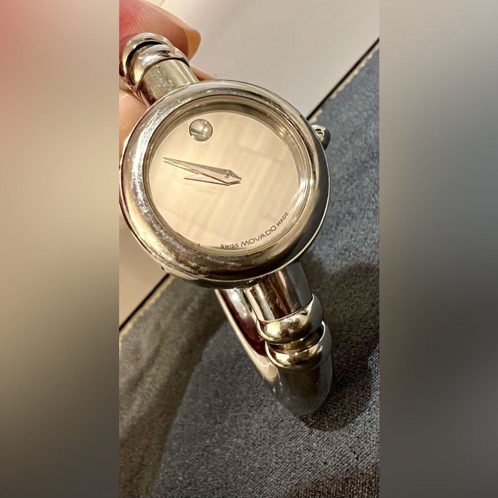 Movado Bareleto Ladies Watch. Silver. Mirror face. Needs new battery. - Picture 13 of 16